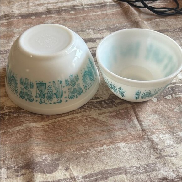 VTG Set of Pyrex Amish Butterprint Mixing Bowls #401 #402 White  Turquoise